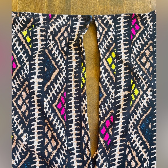 BCBGeneration ROMPER, Sz L, EUC, Super-Soft, Comfy, Poly/Spandex, Colorful & Fun - Picture 11 of 15